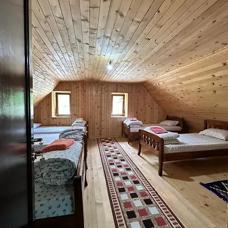 Hostel Kukaj *