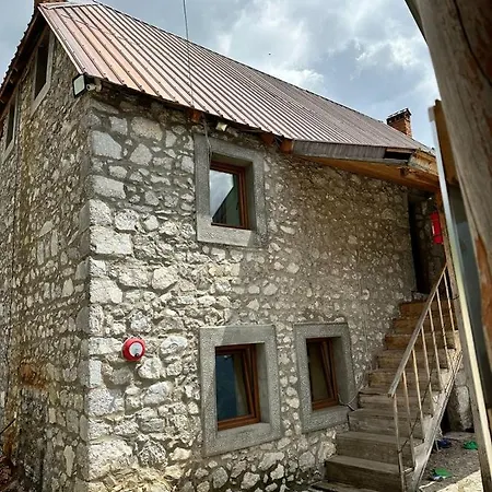 אכסניה Kukaj *