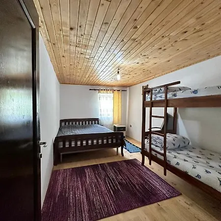 אכסניה Kukaj *