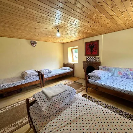 Kukaj Hostel *